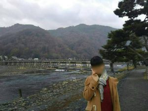 同じく京都嵐山の「渡月橋」とAKちゃん
