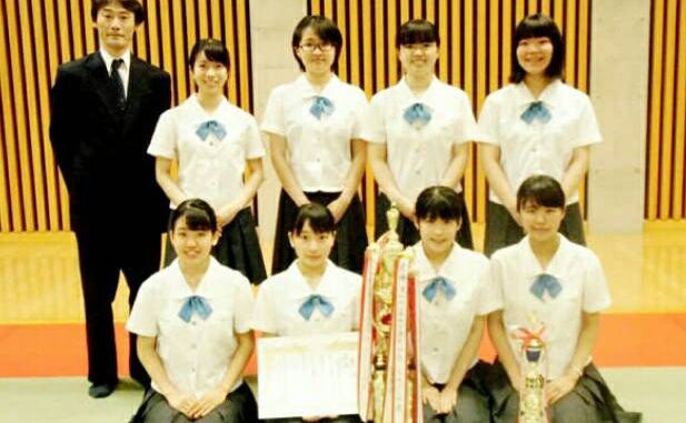 　第２９回埼玉県高校かるた大会の団体戦が上尾市の県立武道館で開かれ、浦和明の星女子Ａが３連続４度目の優勝を果たし、準優勝の星野Ａとともに全国大会への出場を決めた。